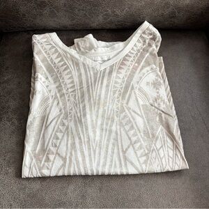 Shaped fit White silver metallic Patterned Women's Top